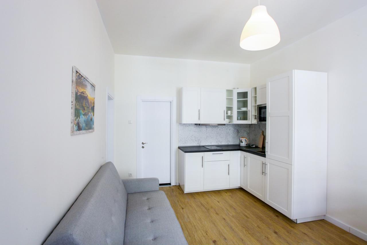Churchill Apartments Прага Екстер'єр фото