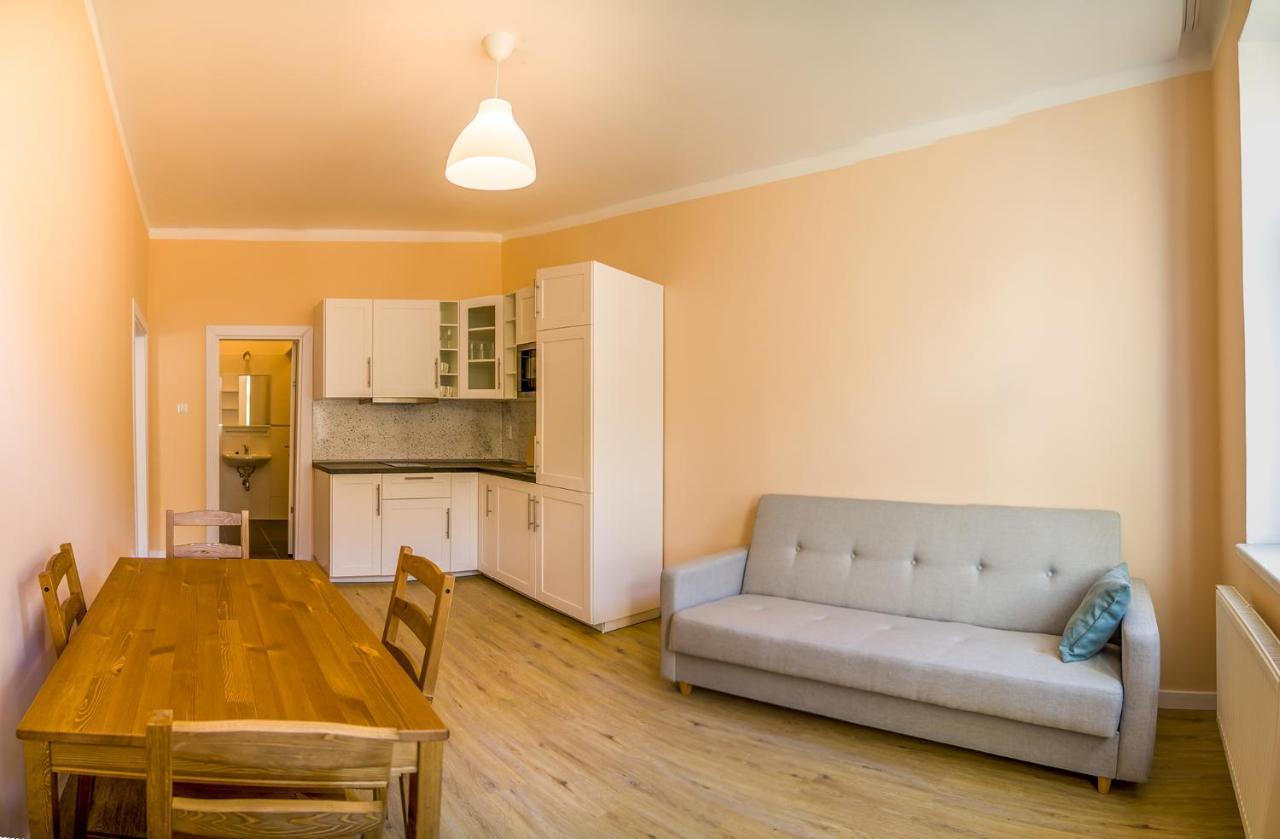 Churchill Apartments Прага Екстер'єр фото