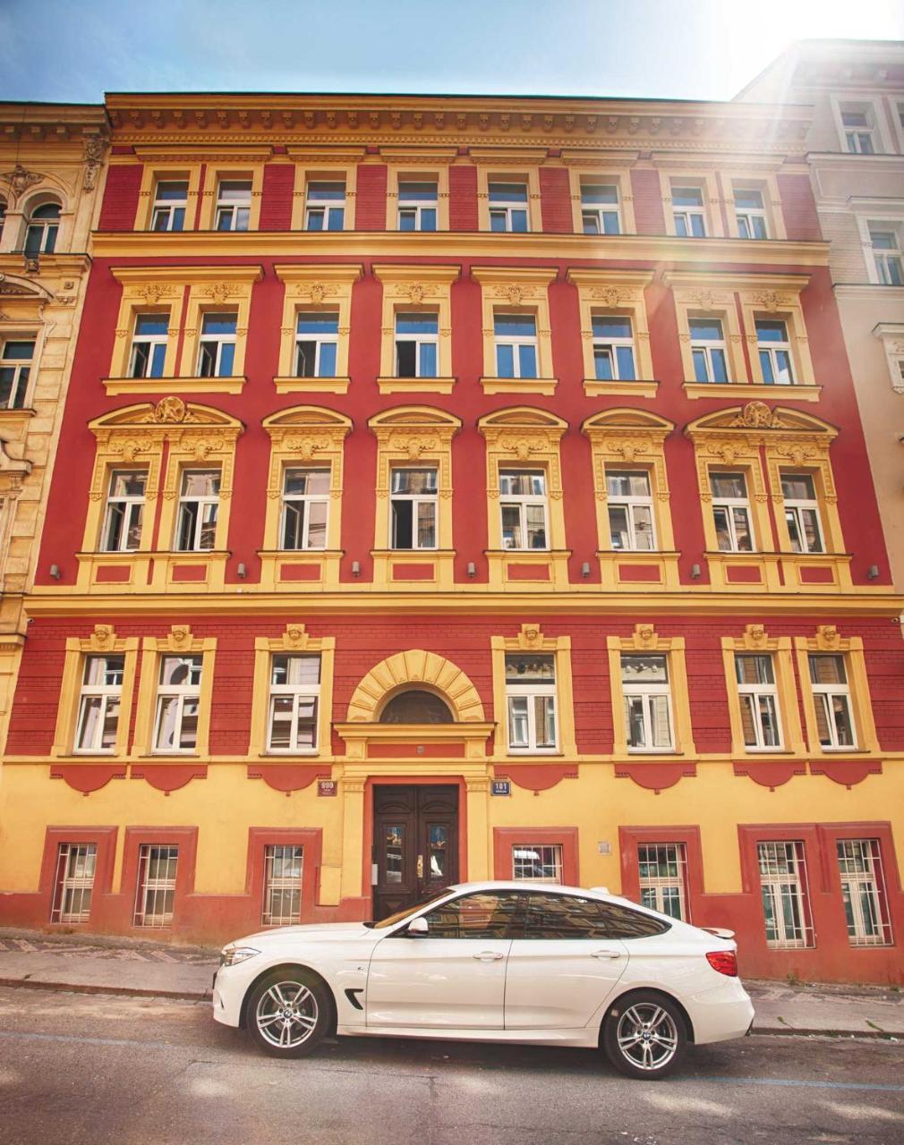 Churchill Apartments Прага Екстер'єр фото