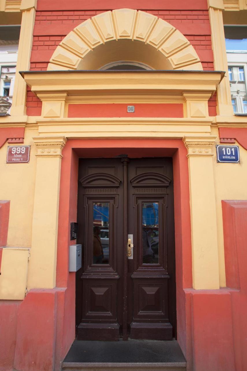 Churchill Apartments Прага Екстер'єр фото